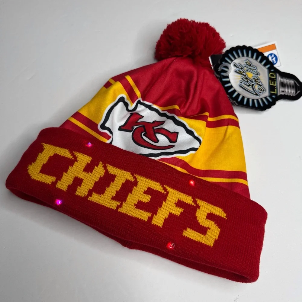 Kansas City Chiefs NFL Unisex Men Women LED Light Up Cuffed Pom-Pom Hat Beanie